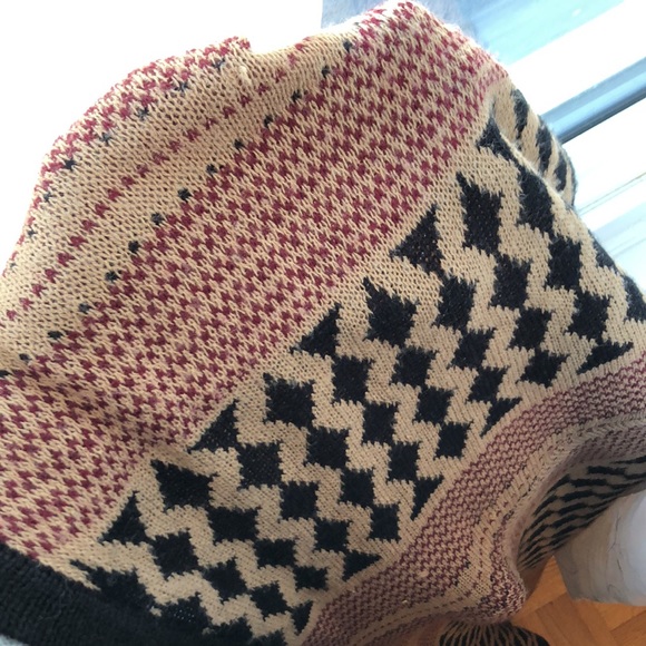 Perfect Fall kimono/poncho 🍂 - Picture 4 of 4